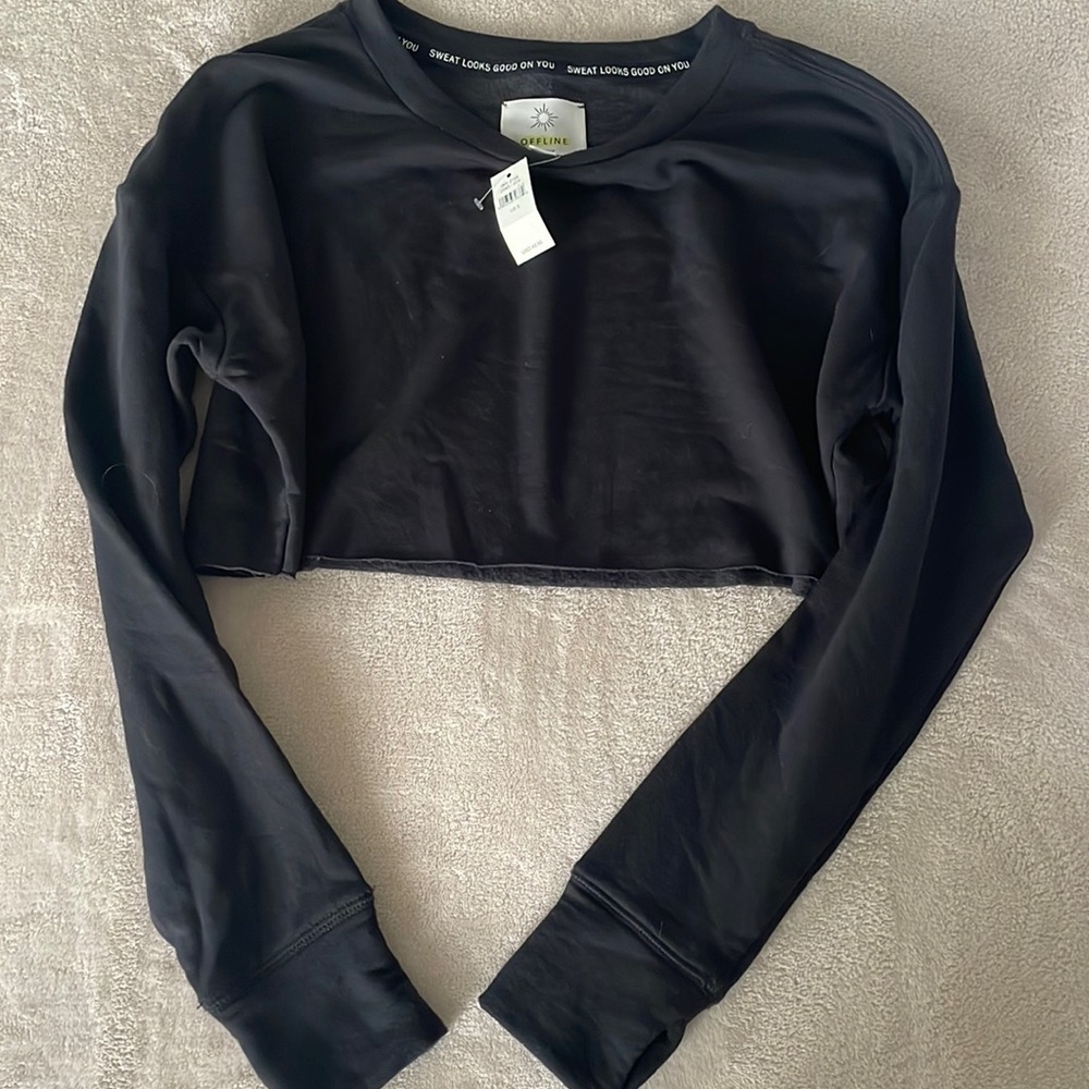 AE Offline black cropped pullover with thumb holes new with tags size small